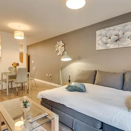 Arcadian Centre Apartment *